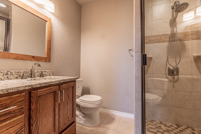 Building Photo - Charming open floor style home!