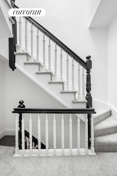 Building Photo - 105 Manhattan Ave