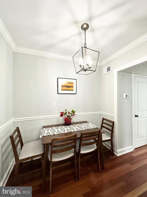 Building Photo - 718 S Washington St