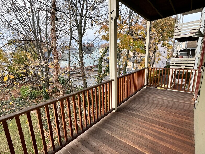 Building Photo - 8 George St