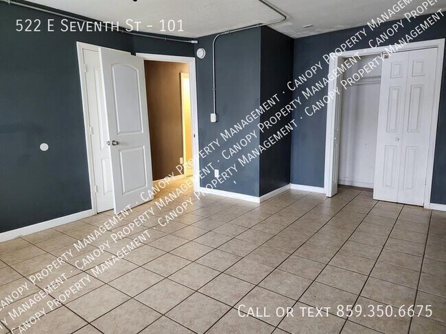 Building Photo - 522 E 7th St