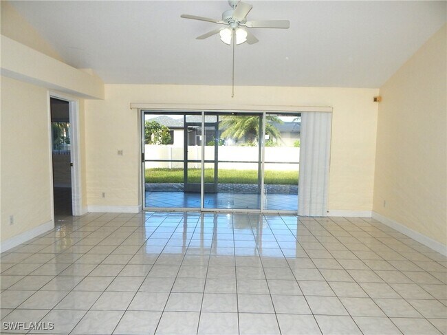 Building Photo - 424 SW 38th Pl
