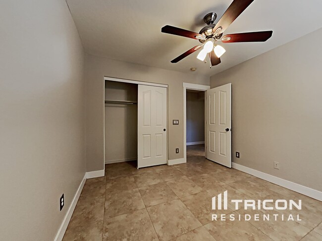 Building Photo - 32763 N Quarry Hills Dr