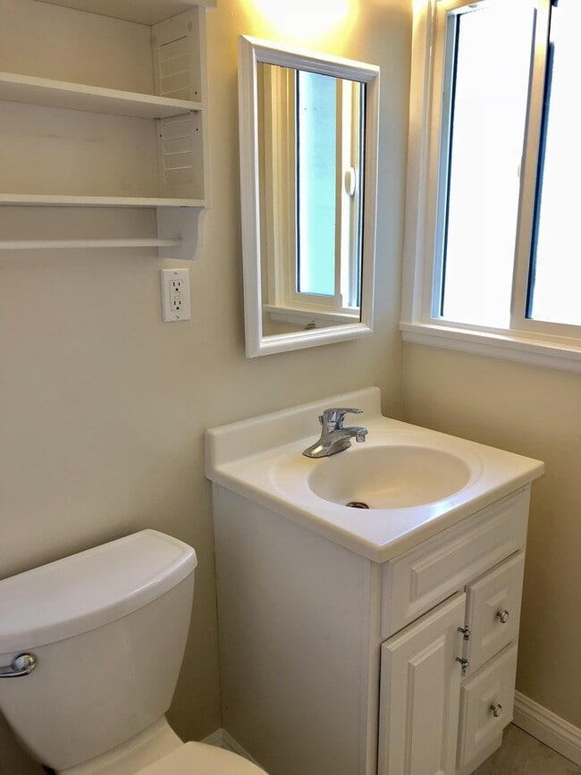 Building Photo - South Redondo - Riviera Village - Quiet and Close to the Beach!