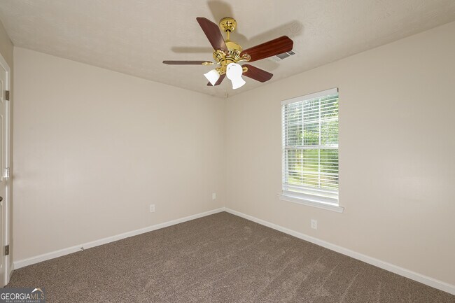 Building Photo - 2270 Village Dr