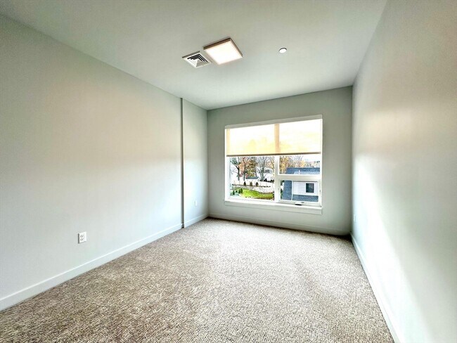 Building Photo - 45 E Central St