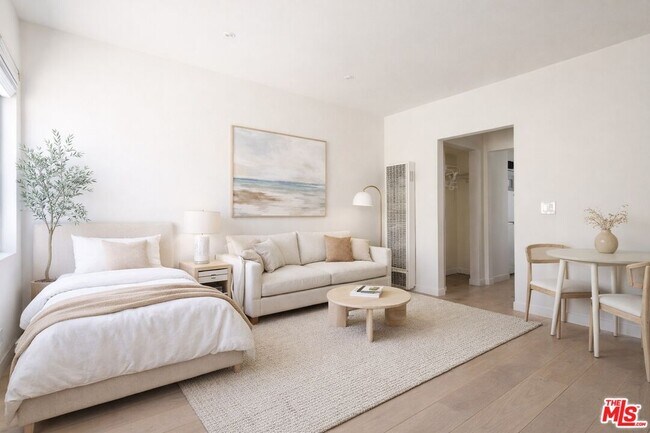 Building Photo - 1313 Ocean Front Walk