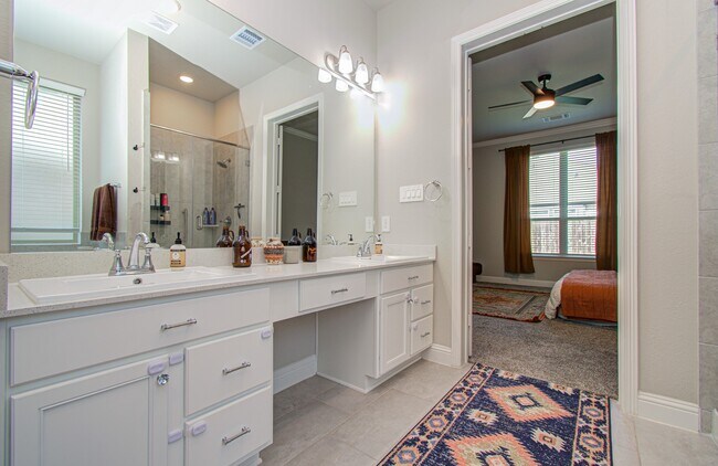 Building Photo - 10442 Eastern Bluestar Dr