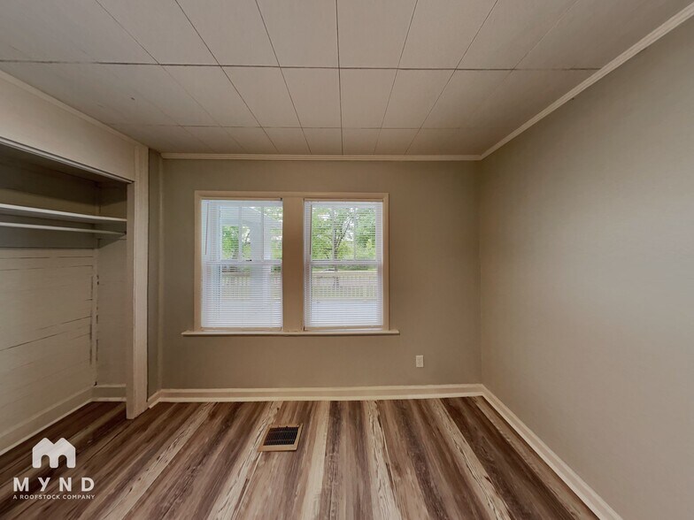 Building Photo - 1445 Echols Dr