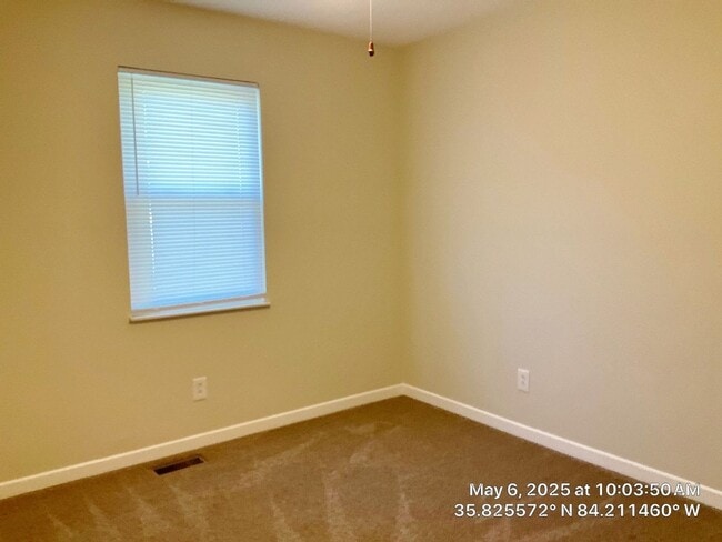Building Photo - ** ~~ Beautiful 3 bedroom 2 bath house in ...