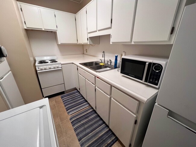 Building Photo - 519 Beverly St