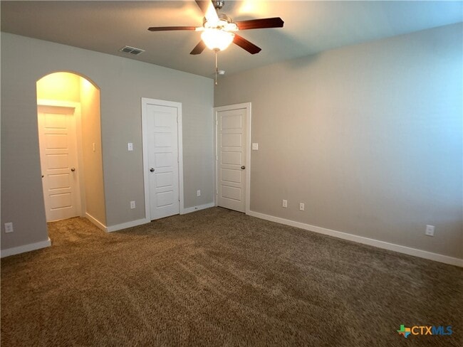 Building Photo - 537 Creekside Frst