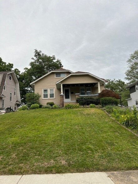 Building Photo - 1316 Benjamin Ave SE