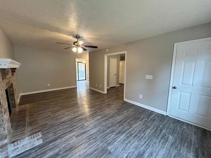 Building Photo - 1008 Tyree Ct S