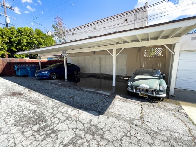 Building Photo - Bright & Inviting 1BR in the Heart of North Alhambra