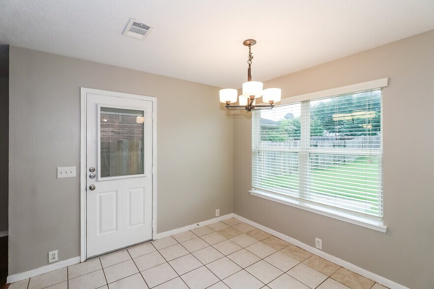 Building Photo - 19119 Royal Isle Dr
