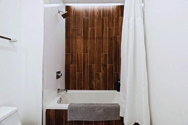 Building Photo - 1214 N American St