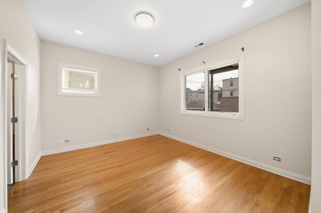 Building Photo - 938 N Washtenaw Ave