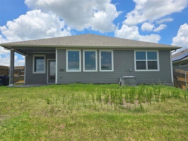Building Photo - 200 Lavaca River Ln