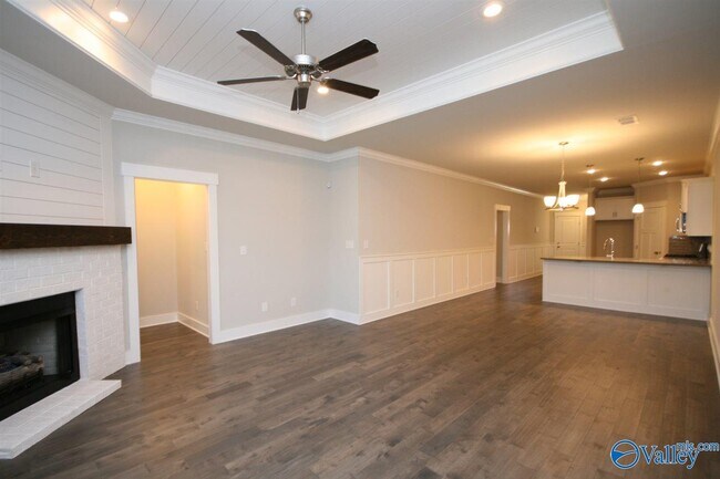 Building Photo - 707 Sluice Dr SW
