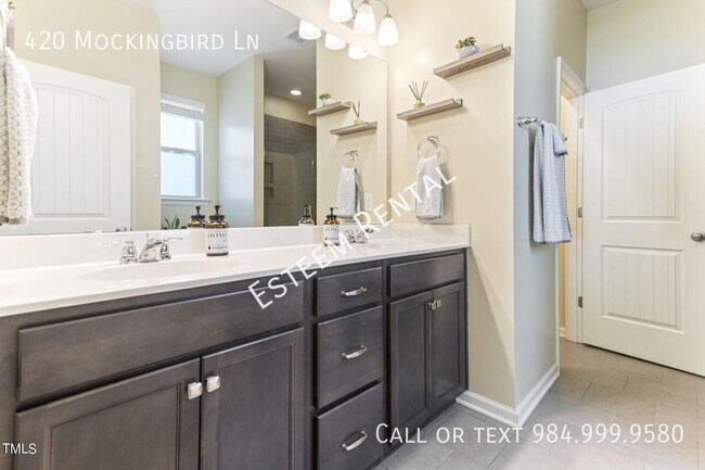 Building Photo - 420 Mockingbird Ln