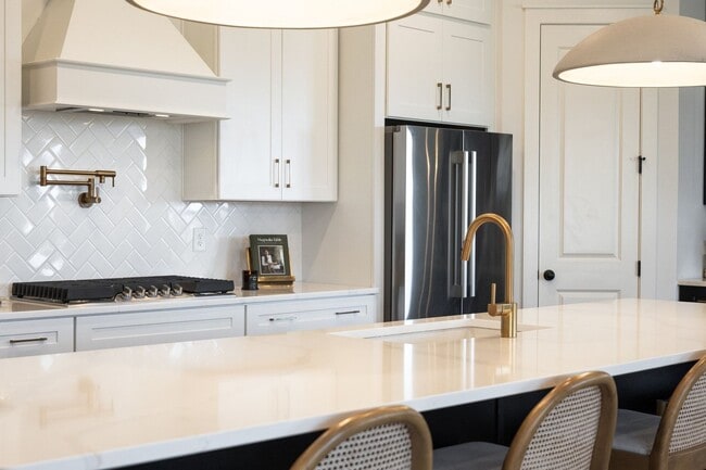 Building Photo - Now available in the highly desirable Lockwood Glen community in Franklin