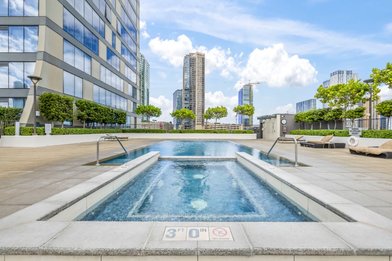 Building Photo - 1009 Kapiolani Blvd