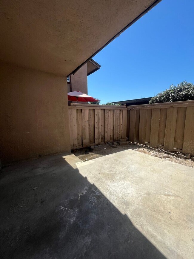 Building Photo - Downstairs unit available at The Arbors! M...