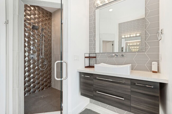 Building Photo - Fully Furnished Luxury Home In The Avenues