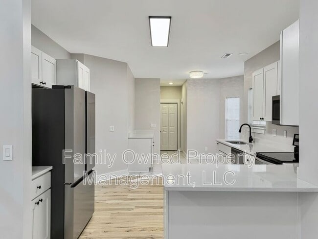 Building Photo - 105 Mallory Dr