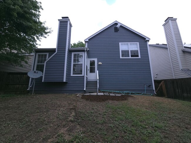 Building Photo - Spacious Tri-Level Home in Lafayette