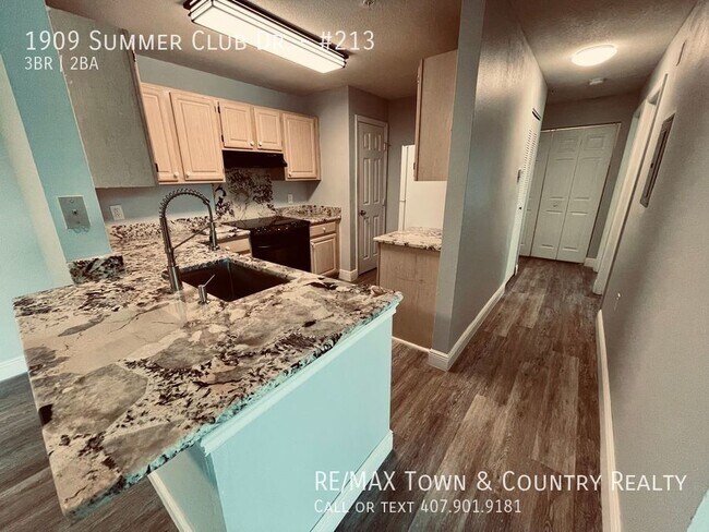 Building Photo - 1909 Summer Club Dr