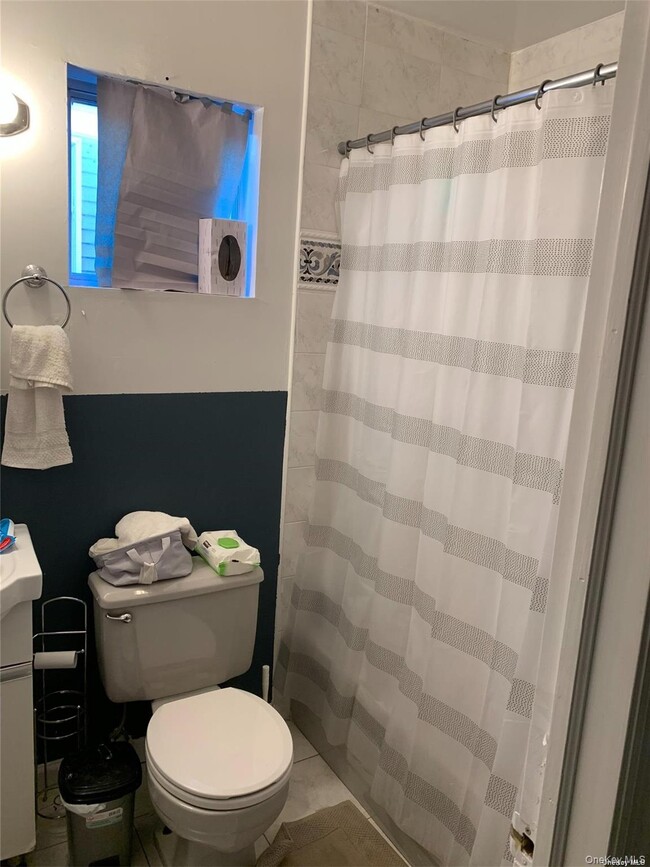 Building Photo - 715 E Walnut St