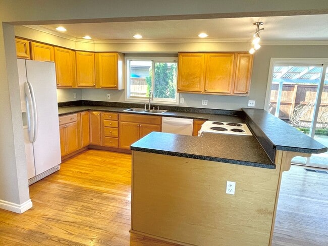 Building Photo - Brentwood-Darlington, 3 bed, 1 bath ranch with large, fenced yard