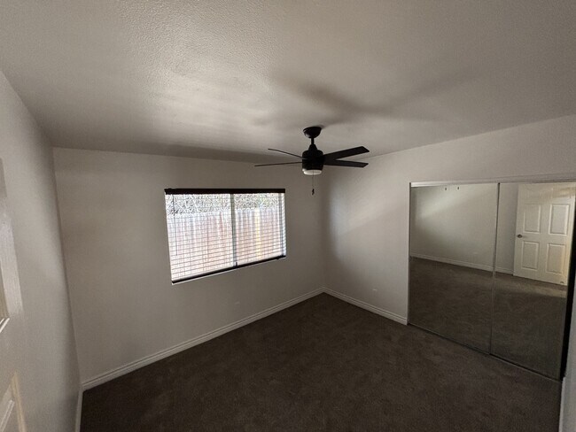 Building Photo - 388 Hilltop Dr