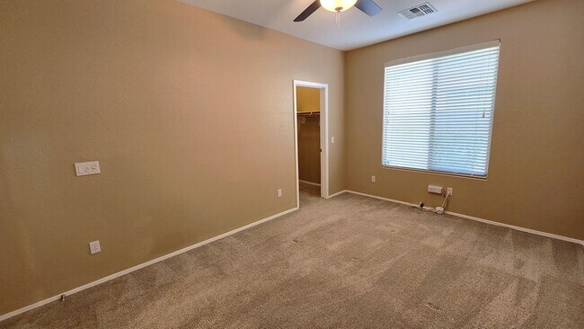 Building Photo - 4 Bedroom Home in the Sun Grooves Communit...
