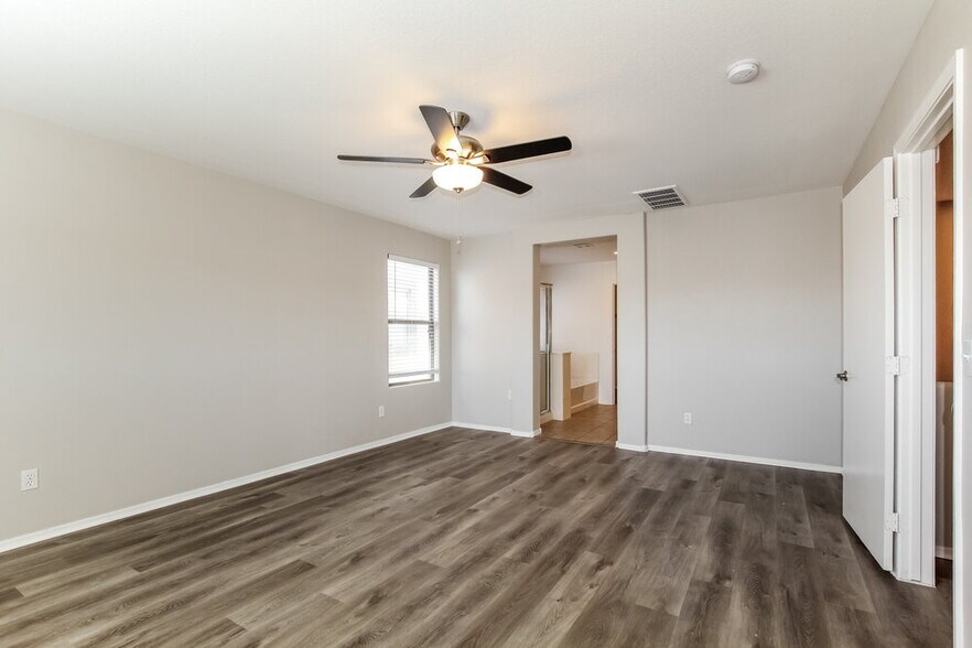 Building Photo - 973 E Doris St