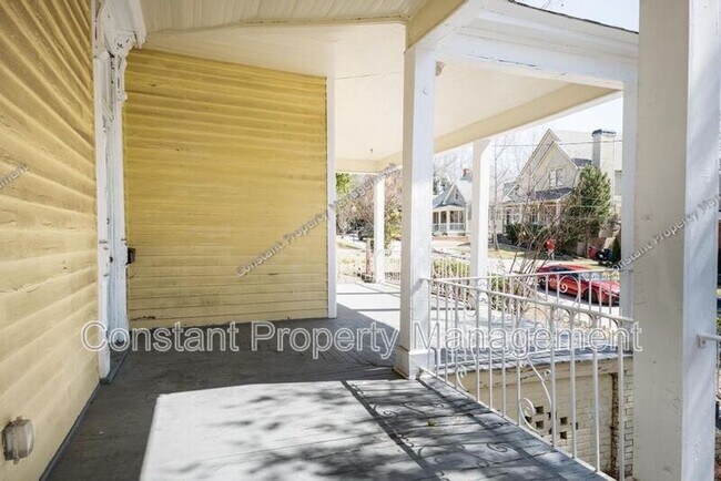 Building Photo - 979 Highland Terrace