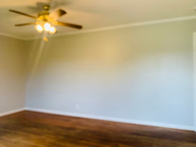 Building Photo - Welcome home! 3 bed, 1.5 bath, newly renov...