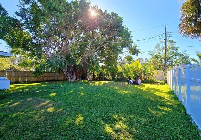 Building Photo - 3310 Lexington St