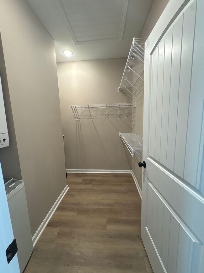 Building Photo - 513 Westend Cir