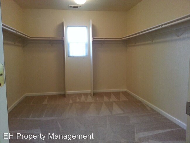 Building Photo - 4 br, 2.5 bath House - 8851 Black Marlin C...