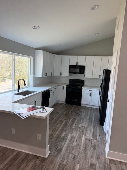 Building Photo - 101 April Point Pl