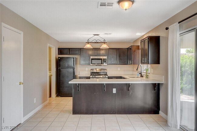 Building Photo - 688 Emerald City Ave