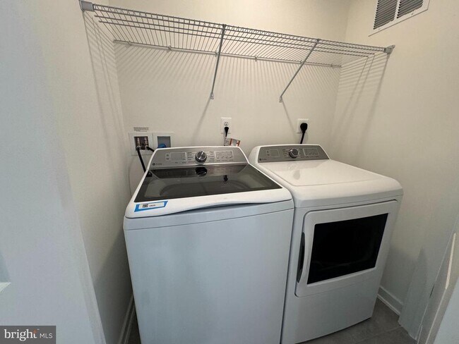 Building Photo - 36122 Wilderness Shores Way