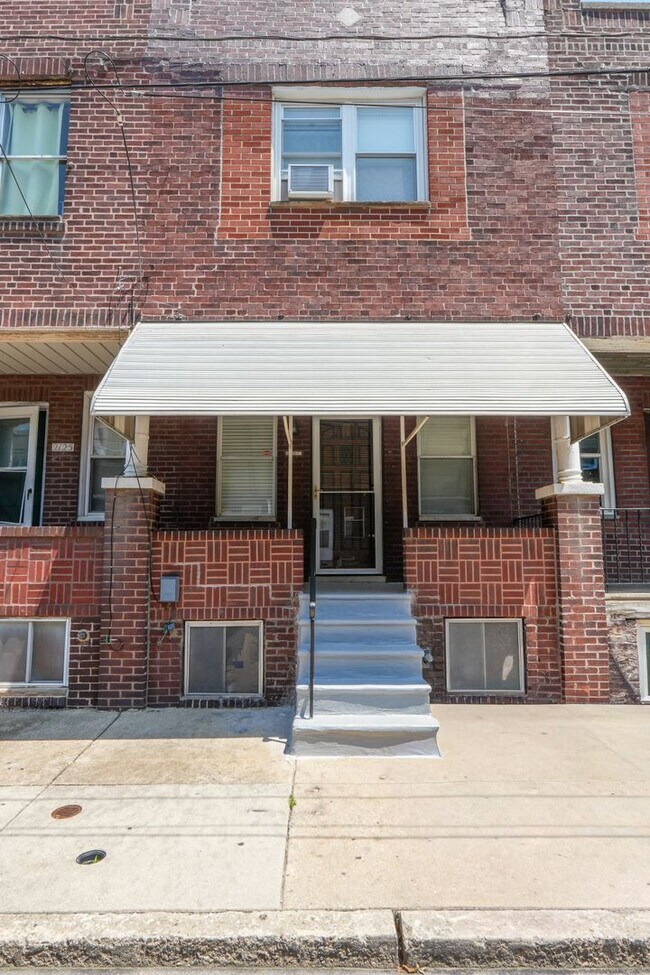 Building Photo - 2127 S Beechwood St