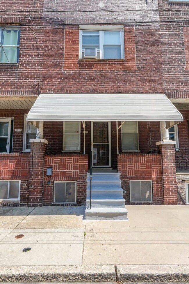 Building Photo - Newly renovated 2 bedroom
