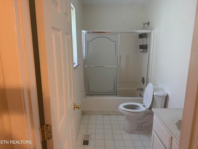 Building Photo - 520 Hopewell Rd