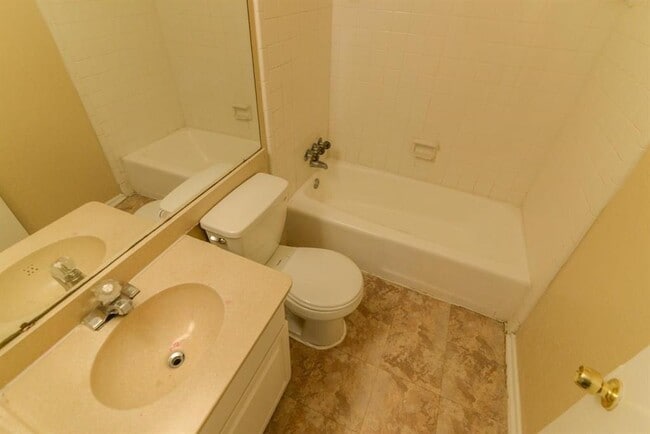 Building Photo - 115 Price Dr