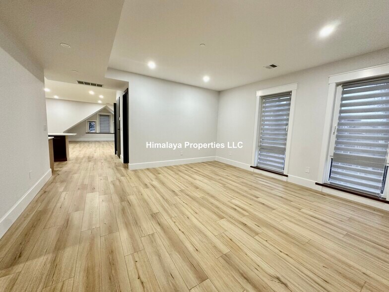 Building Photo - 100 Mt Pleasant Ave
